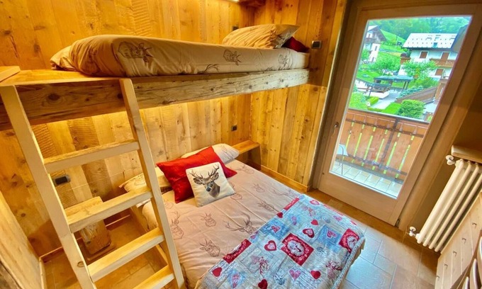 Valdisotto Apartment | Holiday Apartment "Casa Clus Bormio 2" with Mountain View, 2 Balconies & Wi-Fi