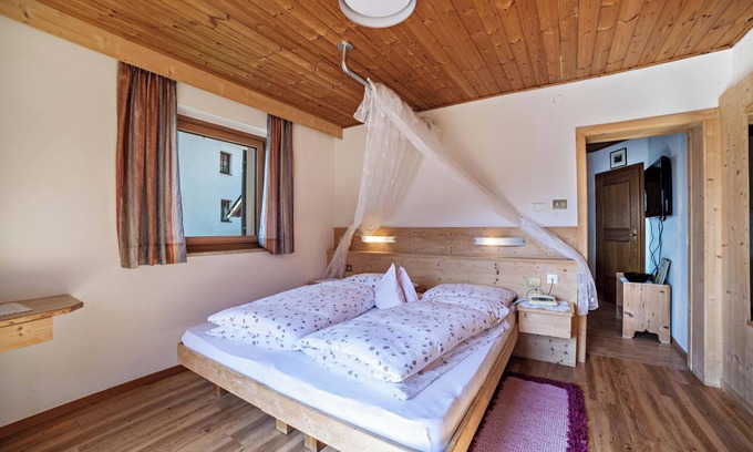 Saltusio Apartment | Holiday Apartment 'Camping Passeier Sonnenblume' with Sauna, Mountain View, Garden & Wi-Fi