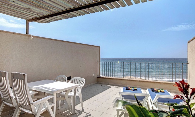 El Medano Apartment | Holiday Apartment 'Casa Médano 20 By Médano Rentals' with Sea Views, Terrace and Wi-Fi