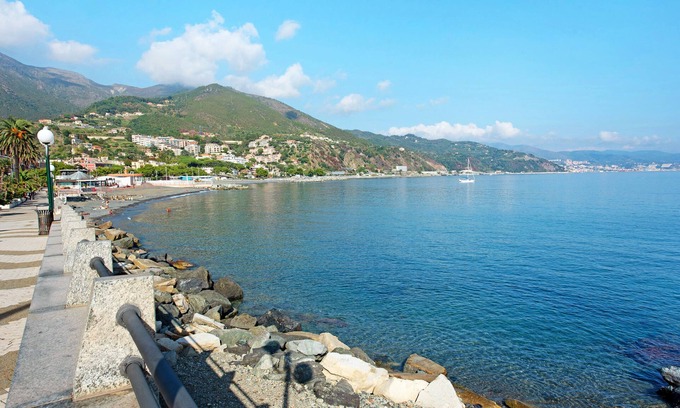 Arenzano Apartment | Holiday Apartment 'Casa Dante - Arenzanohost' with Balcony
