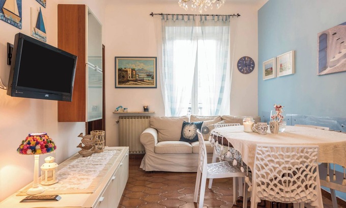Varazze Apartment | Holiday Apartment "Casa Bea Varazze" in Central Location with Wi-Fi & Balcony