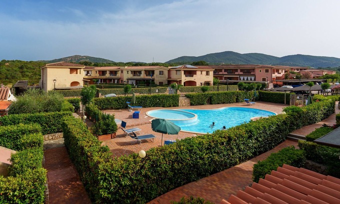 Murta Maria Apartment | Holiday Apartment 'Casa Vacanze Mirtillo' with Shared Pool, Terrace & Garden