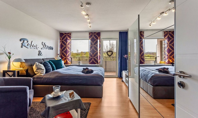 Gudenhagen Apartment | Holiday Apartment "Comfort" with Shared Garden, Balcony & Wi-Fi