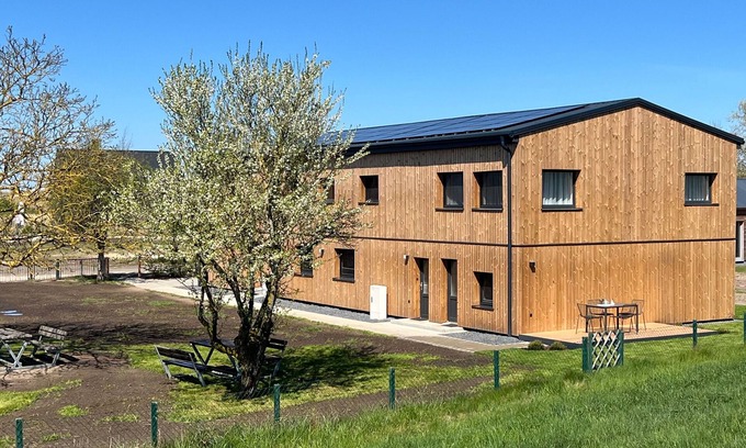 Dierhagen Ost Apartment | Holiday Apartment 'Strandnahe Ferienwohnung 3' with Garden & Wi-Fi