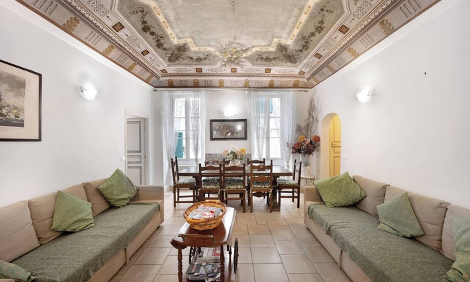 Sanremo Old Town Apartment | Holiday Apartment 'Domus Napoleone Bonaparte' with A/C & Wi-Fi
