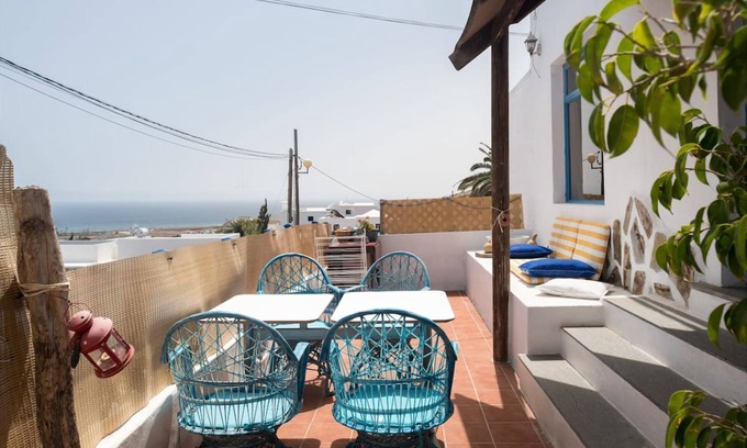 Tabayesco Apartment | Holiday Apartment "Eco Casa Salitre" with Sea View, Private Terrace & Wi-Fi