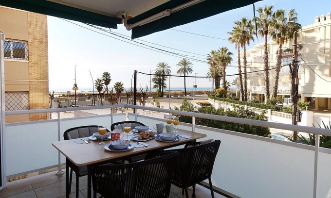 Castelldefels Apartment | Holiday Apartment "Beach house Club Castelldefels" with Sea View, Terrace, Balcony, BBQ, A/C & Wi-Fi