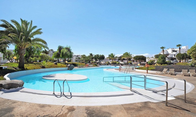 Costa Teguise Apartment | Holiday Apartment 'Isla and Ocean' With Pool and Wi-Fi