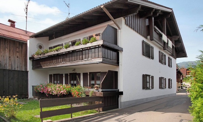 Verwaltungsgemeinschaft Hornergruppe Apartment | Holiday Apartment 'Ferienwohnung Reindler' with Mountain View, Terrace & Wi-Fi