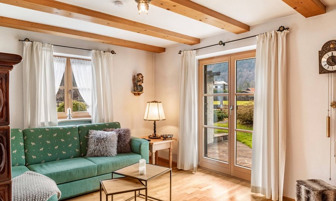 Obergrainau Apartment | Holiday Apartment "Frühholz - Wank" with Mountain View, Private Terrace & Wi-Fi
