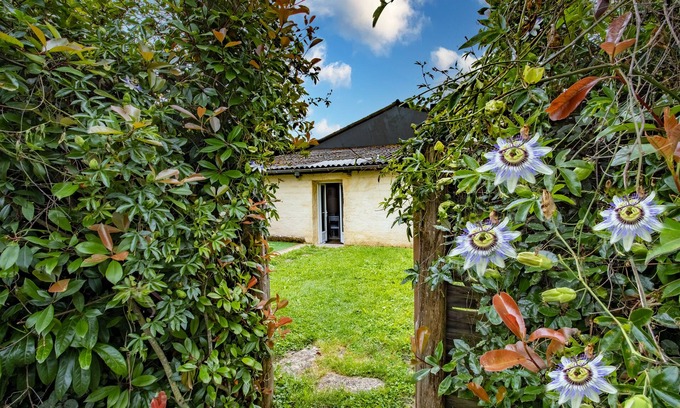 Saint-Cyprien Apartment | Holiday Apartment "Studio Mini Loft À La Campagne" with Shared Terrace, Private Garden & Wi-Fi