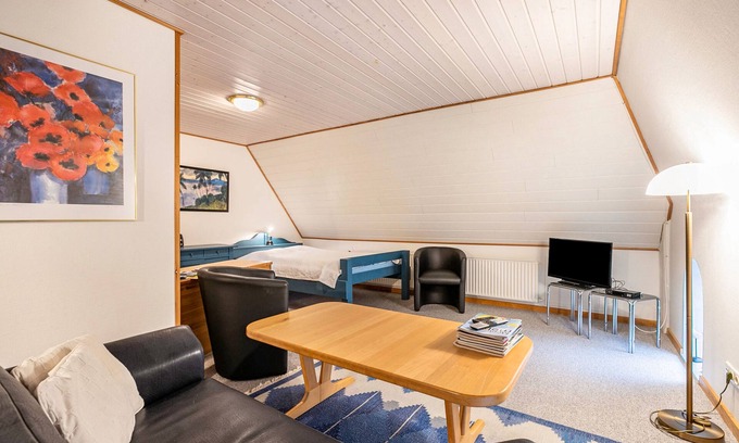Rodenas Apartment | Holiday Apartment 'Gartenwohnung' with Shared Garden and Wi-Fi