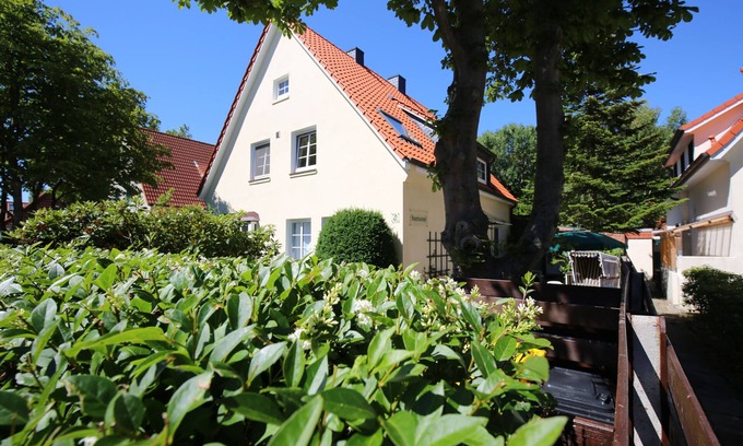 Wangerooge Apartment | Holiday Apartment 'Haus Seemumel, Fewo Unser Boot' with Private Garden and Wi-Fi