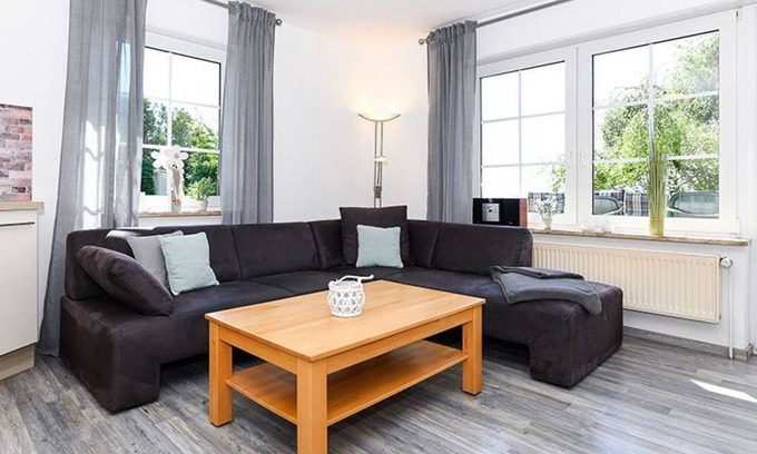 Werdum Apartment | Holiday apartment "Hauptdeck" - Ferienhof "Klein Husums"