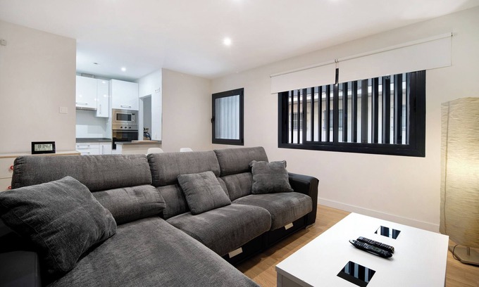 Cadiz Apartment | Holiday Apartment ‘Home Santa María’ close to the Beach with Wi-Fi
