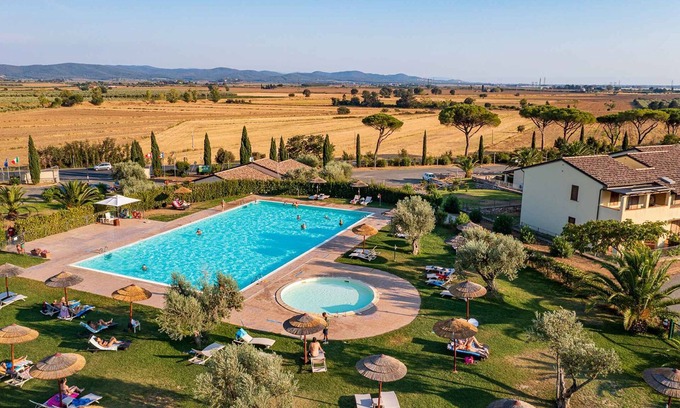 Suvereto Apartment | Holiday apartment in a residence with pool and green area