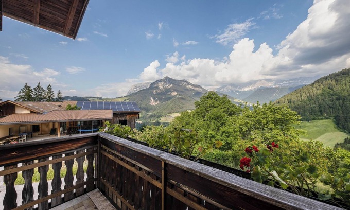 Brie Apartment | Holiday Apartment "Grödnerhof - Heidi" Mountain View, Wi-Fi, Garden & Balcony