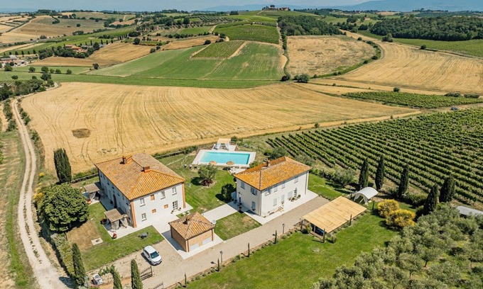Valiano Apartment | Holiday Apartment "Ortensie" with Shared Pool, Shared Garden & Wi-Fi