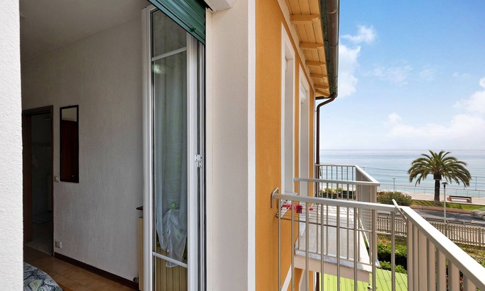 Pietra Ligure Apartment | Holiday Apartment "Numero 10" with Sea View, Balcony & Wi-Fi