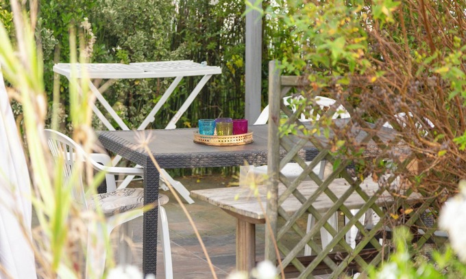 Guilvinec Apartment | Holiday Apartment "L'Eclose Ty Gwen" with Private Terrace, Shared Garden and Wi-Fi