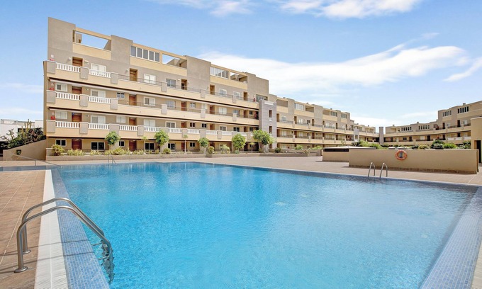 El Medano Apartment | Holiday Apartment 'La Perla D14 By Médano Rentals' with Shared Pool, Terrace and Wi-Fi