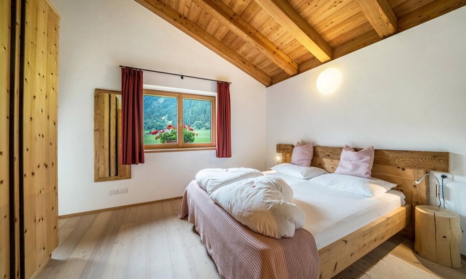 Racines Apartment | Holiday Apartment "Larch Soge Apt Helmuth" with Mountain View, Balcony & Shared Garden