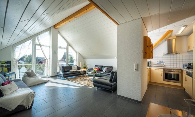 Schienen Apartment | Holiday Apartment "Lea" at Lake Constance with Wi-Fi, Balcony, Terrace & Garden