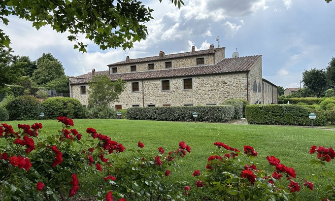 Cortona Apartment | Holiday Apartment "Monastero" with Mountain View, Shared Pool & Wi-Fi