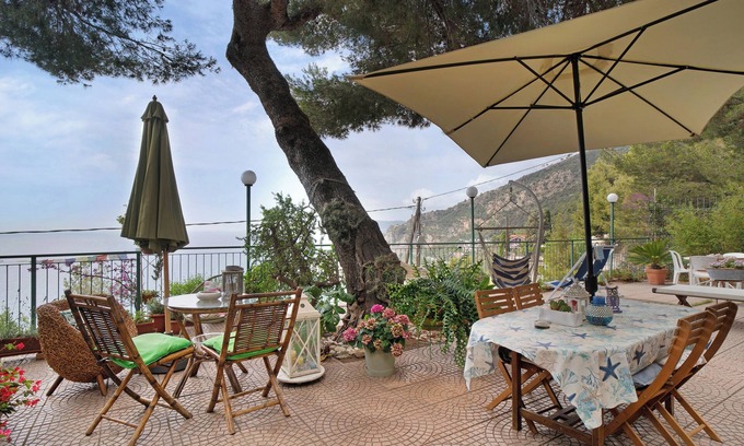 Regione Monti Apartment | Holiday Apartment 'Oasi' with Sea View, Terrace & Wi-Fi