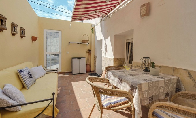 Los Abrigos Apartment | Holiday Apartment "Planta Baja" Near the Port, with Terrace and Air Conditioning
