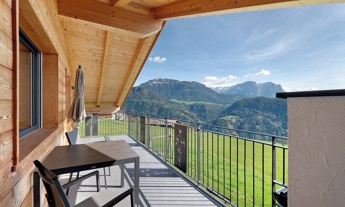 Lajen Apartment | Holiday Apartment 'Platiederhof Apt Tschöfas' with Mountain View, Terrace & Wi-Fi
