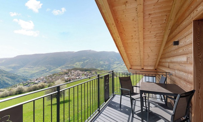 Lajen Apartment | Holiday Apartment 'Platiederhof Apt Lajen' with Mountain View, Shared Garden & Wi-Fi