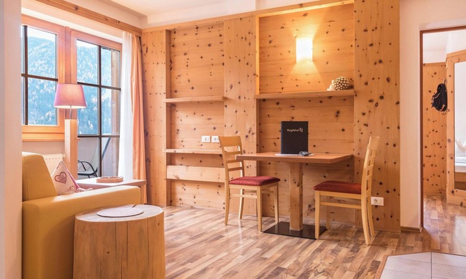 Albions Apartment | Holiday Apartment 'Riegelehof 1' with Balcony, Garden & Wi-Fi