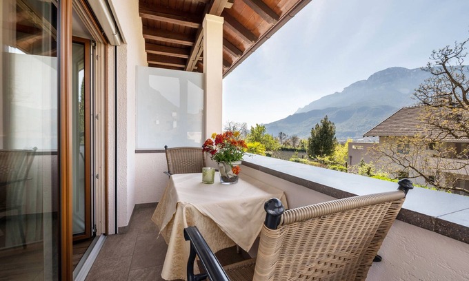 Terlano Apartment | Holiday Apartment "Rosengarten B" with Mountain View, Private Terrace & Wi-Fi