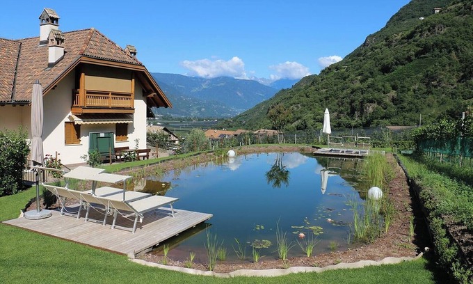 Terlano Apartment | Holiday Apartment "Rosengartnerhof Maultasch" with Mountain View, Shared Pool & Wi-Fi