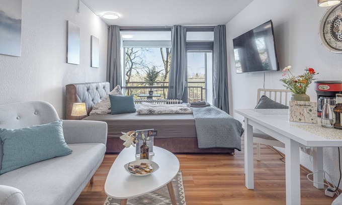 Region Hannover District Apartment | Holiday Apartment 'Skipper' with Balcony and Wi-Fi