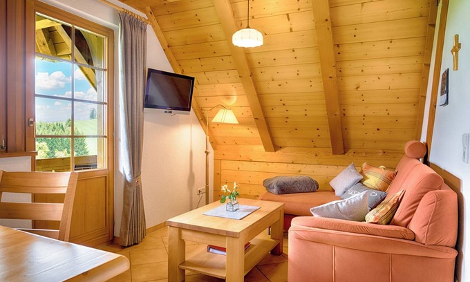 Breitnau Apartment | Holiday Apartment "Storchennest" with Mountain View, Shared Garden and Wi-Fi