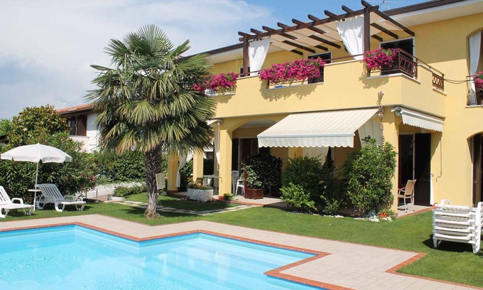 Lazise Apartment | Holiday apartment with an outdoor pool and WiFi