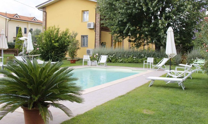 Lucca Apartment | Holiday apartment with outdoor swimming pool