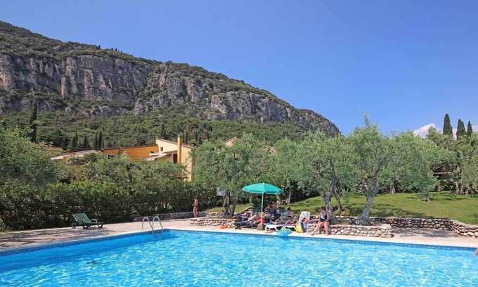Corno Apartment | Holiday apartment with terrace and air conditioning
