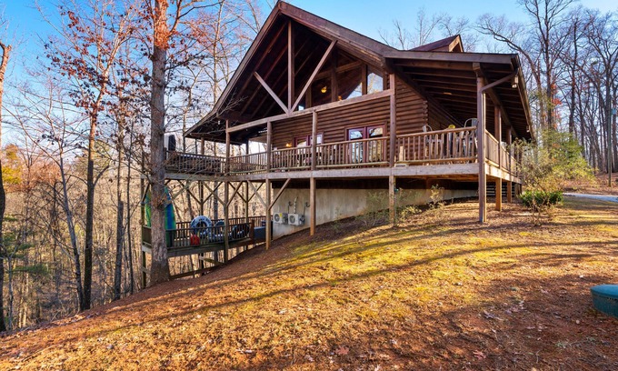 Lake Lure Cabin | Holiday Cabin - Mr Lake Lure Vacation Rentals - Dog Friendly - Fire Pit