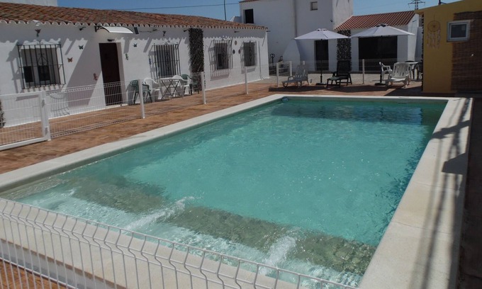 Lora Del Rio House | Holiday Home 'La Fillita' with Shared Pool, Wi-Fi and Air Conditioning