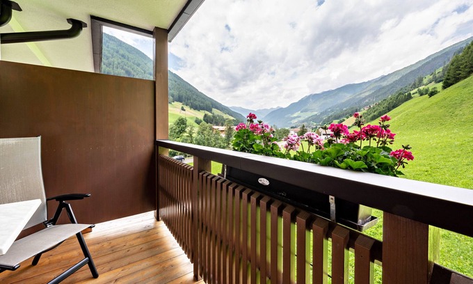 Cadipietra Apartment | Holiday flat 'Zimmerhofer Panorama' with wellness facilities at Hotel Schwarzenstein.