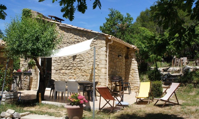 Les Latards House | Holiday Home 'Gite Familial' with Mountain View and Wi-Fi
