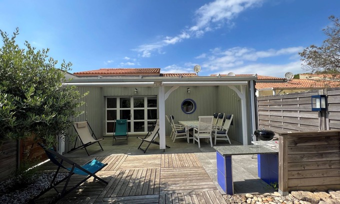 Saint-Trojan-les-Bains House | Holiday Home 'Location Chemin De Lannelongue' with Private Terrace and Private Garden