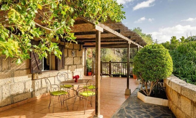 Las Cuevecitas House | Holiday home in Malpais de Candelaria with a garden