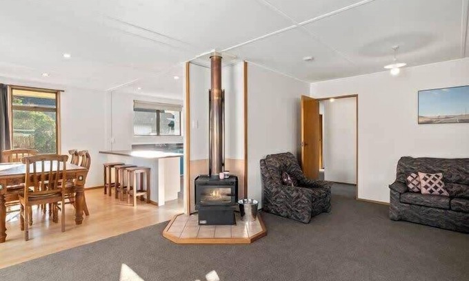 Lowburn House | Holiday Heaven - Cromwell