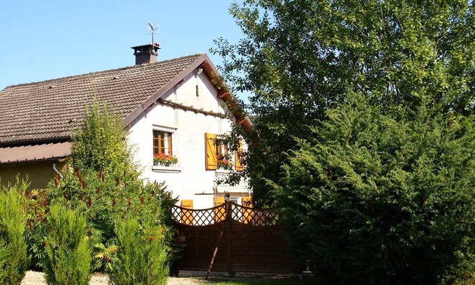 La Chapelle-aux-Bois House | Holiday Home in La Chapelle with Garden