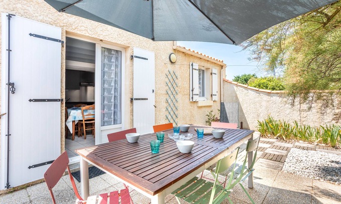 Saint-Denis-d'Oleron House | Holiday Home 'Maison De Vacances Avec Jardin' with Private Terrace and Private Garden