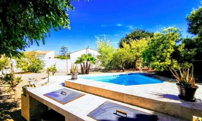 Le Somail House | Holiday Home "Villa Napoléon" with Private Pool & Wi-Fi
